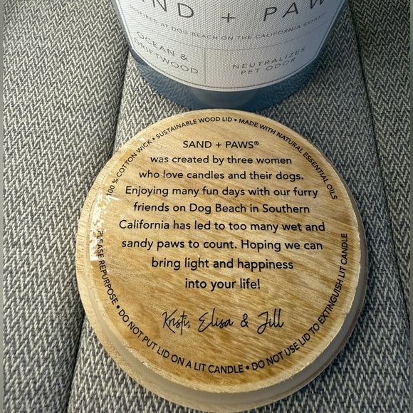 Sand + Paws Odor Neutralizing Scented Candle - Ocean & Driftwood, 21oz, 3 Wick - Picture 9 of 11